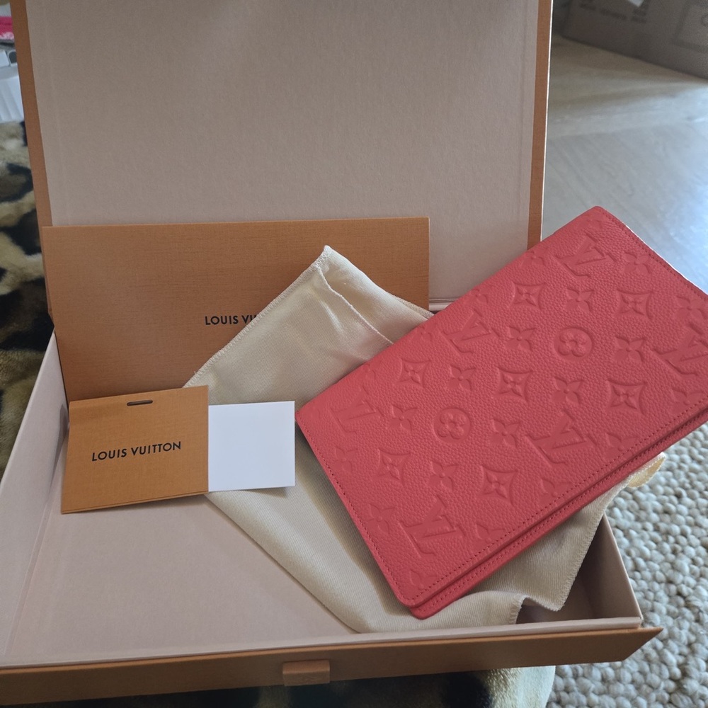 Louis Vuitton Coral book cover